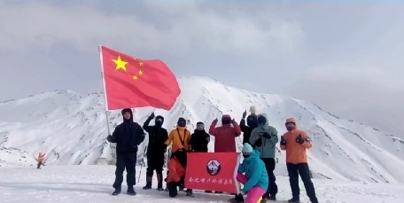 དག་་སྣང་མཚོ་བྱང་། གསེར་མདོག་འཇུ་ལག